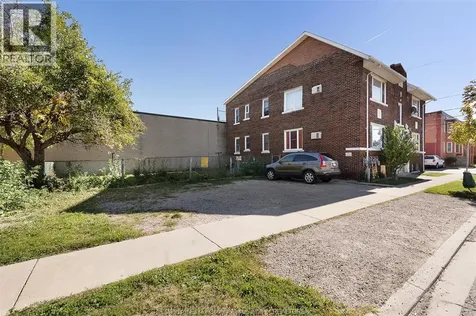 538 Louis Avenue Windsor ON N9A 1W8