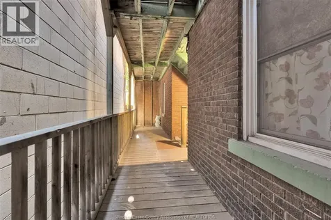 538 Louis Avenue Windsor ON N9A 1W8