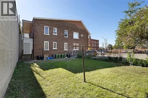 538 Louis Avenue Windsor ON N9A 1W8
