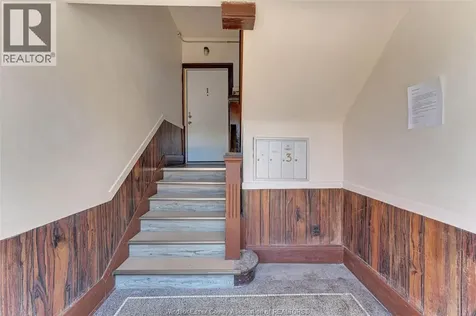 538 Louis Avenue Windsor ON N9A 1W8