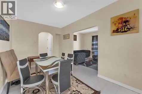 538 Louis Avenue Windsor ON N9A 1W8