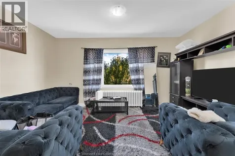 538 Louis Avenue Windsor ON N9A 1W8