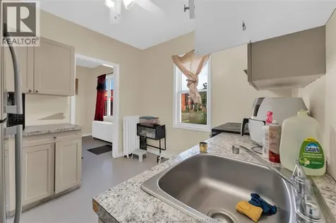 538 Louis Avenue Windsor ON N9A 1W8