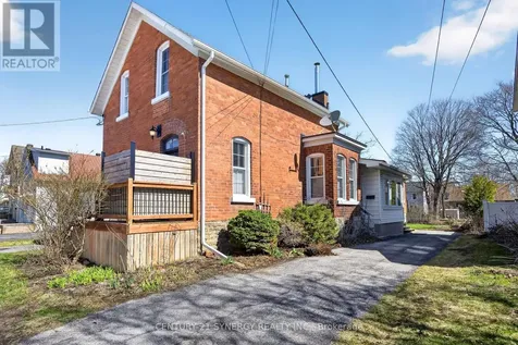 33 A & B Napoleon Street Carleton Place ON K7C 2X4