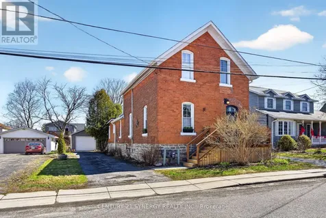 33 A & B Napoleon Street Carleton Place ON K7C 2X4
