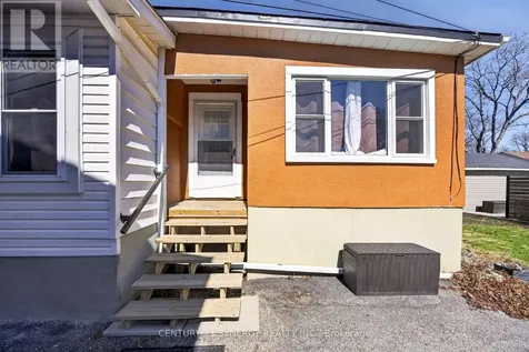 33 A & B Napoleon Street Carleton Place ON K7C 2X4