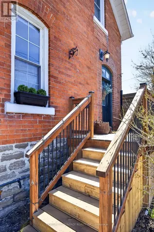 33 A & B Napoleon Street Carleton Place ON K7C 2X4