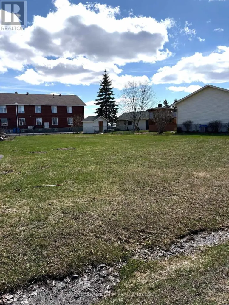 94 Simcoe Street South Stormont ON K0C 1P0