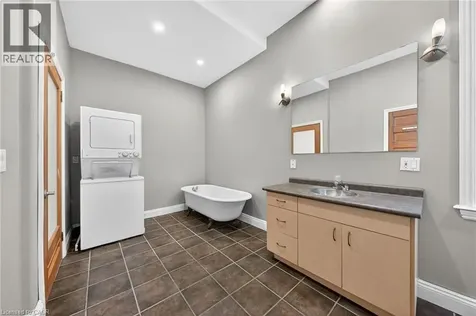 12 Fleet Street Brantford ON N3T 3S7