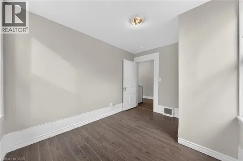 12 Fleet Street Brantford ON N3T 3S7