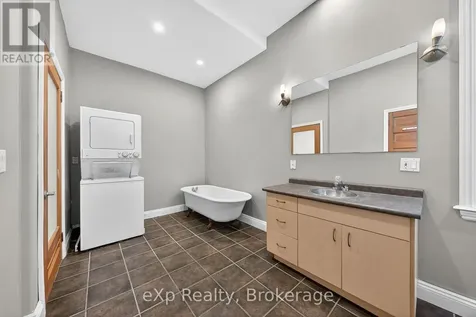 12 Fleet Street Brantford ON N3T 3S7