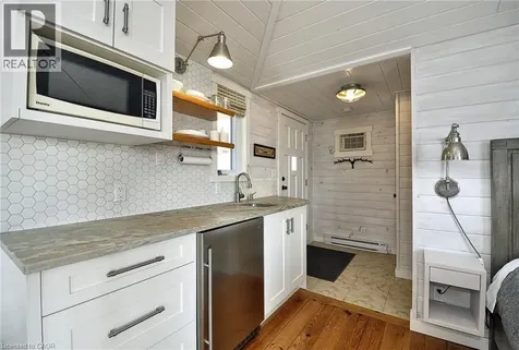9 Lake Avenue East Puslinch ON N3C 2V4