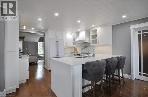 9 Lake Avenue East Puslinch ON N3C 2V4