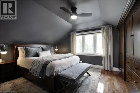 9 Lake Avenue East Puslinch ON N3C 2V4