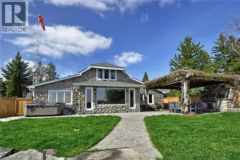 9 Lake Avenue East Puslinch ON N3C 2V4