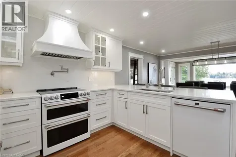 9 Lake Avenue East Puslinch ON N3C 2V4