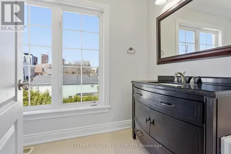 54 Christie Street Ottawa ON K1R 0A9
