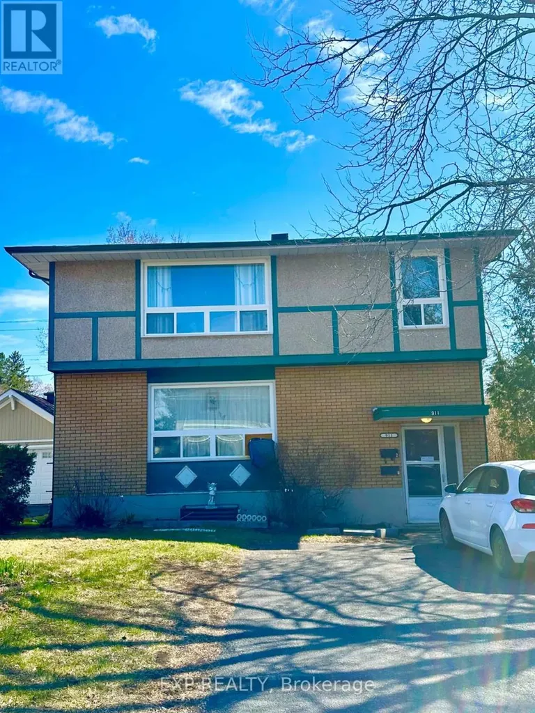 911 Pinewood Crescent Ottawa ON K2B 5Y3