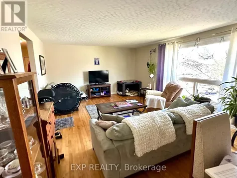911 Pinewood Crescent Ottawa ON K2B 5Y3
