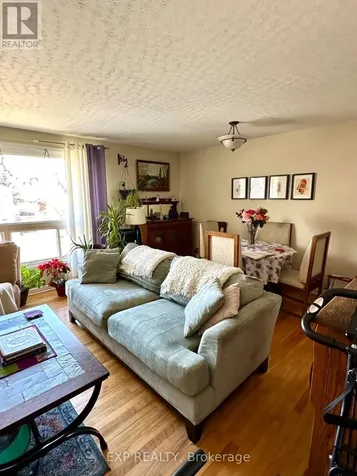911 Pinewood Crescent Ottawa ON K2B 5Y3