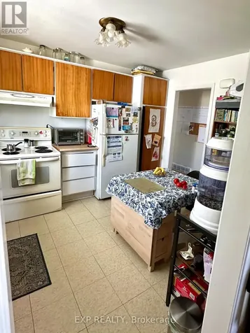 911 Pinewood Crescent Ottawa ON K2B 5Y3