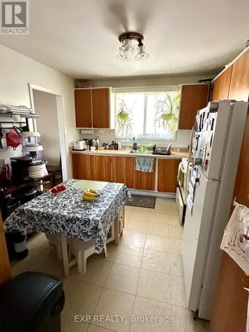 911 Pinewood Crescent Ottawa ON K2B 5Y3