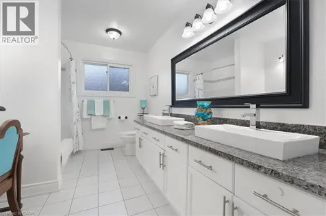 1093 Senlac Court Mississauga ON L5V 1B8