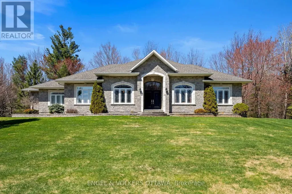 6370 Emerald Links Drive Ottawa ON K4P 1M4