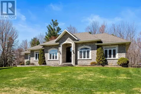 6370 Emerald Links Drive Ottawa ON K4P 1M4