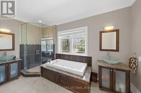 6370 Emerald Links Drive Ottawa ON K4P 1M4