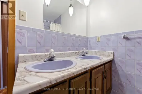 10 Parmalea Crescent Ottawa ON K2E 7J3