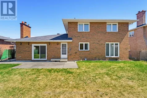 10 Parmalea Crescent Ottawa ON K2E 7J3