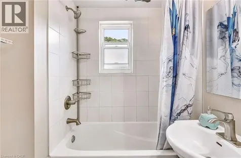 25 Mountwood Avenue Hamilton ON L8N 2G8