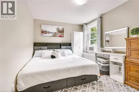 25 Mountwood Avenue Hamilton ON L8N 2G8