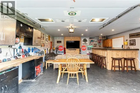 185 Deschene Avenue Hamilton ON L9A 3K3