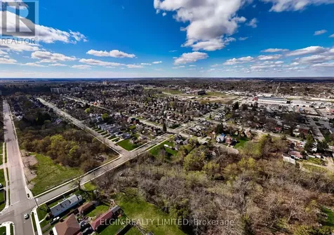 36 Third Avenue St. Thomas ON N5R 4K1