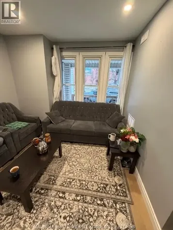 25 Giles Boulevard Windsor ON N9A 4B6
