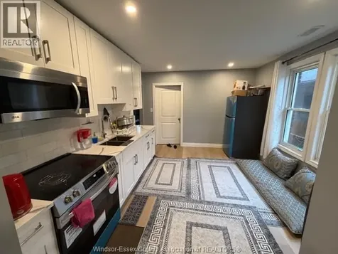 25 Giles Boulevard Windsor ON N9A 4B6
