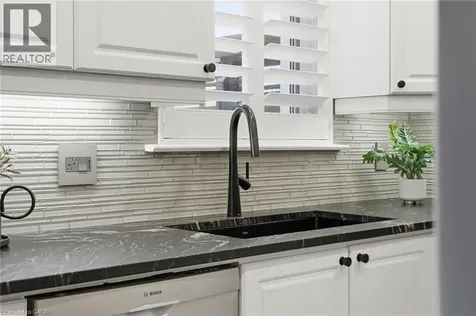 663 Mullin Way Burlington ON L7L 4J6