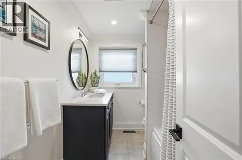 663 Mullin Way Burlington ON L7L 4J6