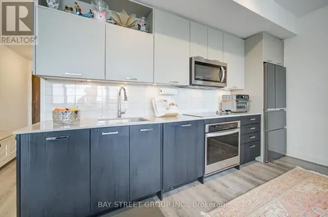 120 Eagle Rock Way Vaughan ON L6A 5C2
