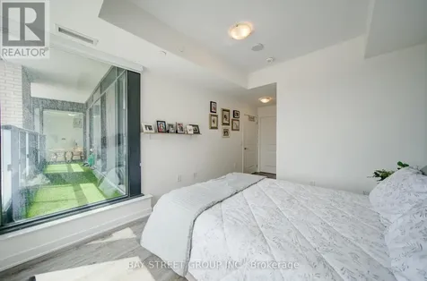 120 Eagle Rock Way Vaughan ON L6A 5C2