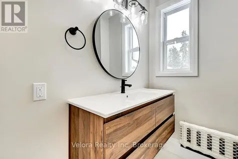 301 Zephyr Avenue Ottawa ON K2B 5Z7