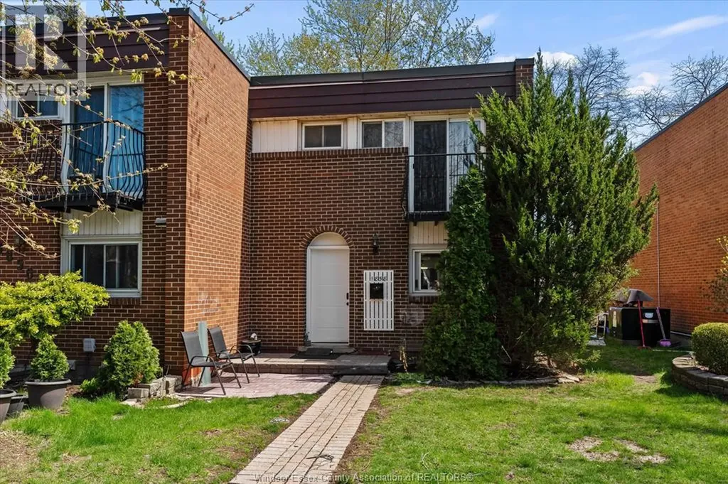 1858 Eastgate Estates Windsor ON N8T 2T2