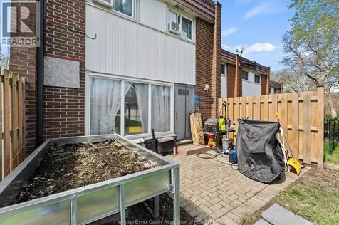 1858 Eastgate Estates Windsor ON N8T 2T2