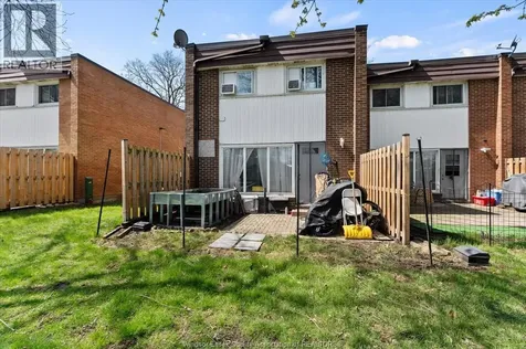 1858 Eastgate Estates Windsor ON N8T 2T2