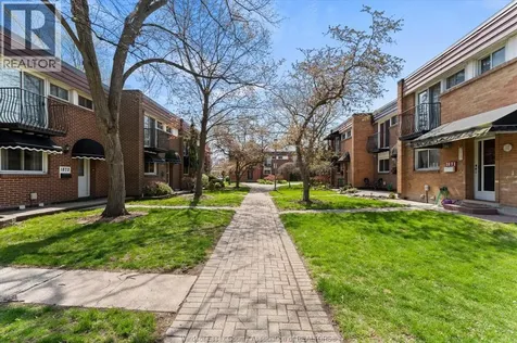 1858 Eastgate Estates Windsor ON N8T 2T2