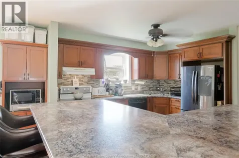 325 Mccurdy Amherstburg ON N9V 3B8