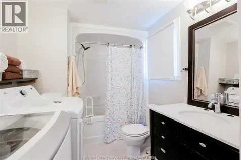 325 Mccurdy Amherstburg ON N9V 3B8