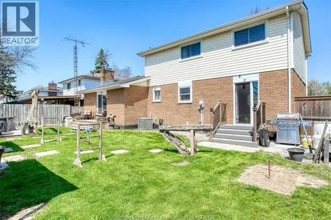 325 Mccurdy Amherstburg ON N9V 3B8